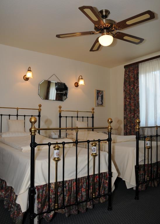 Hotel Admiral Wiesbaden Kamer foto