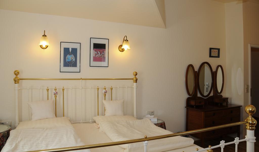 Hotel Admiral Wiesbaden Kamer foto