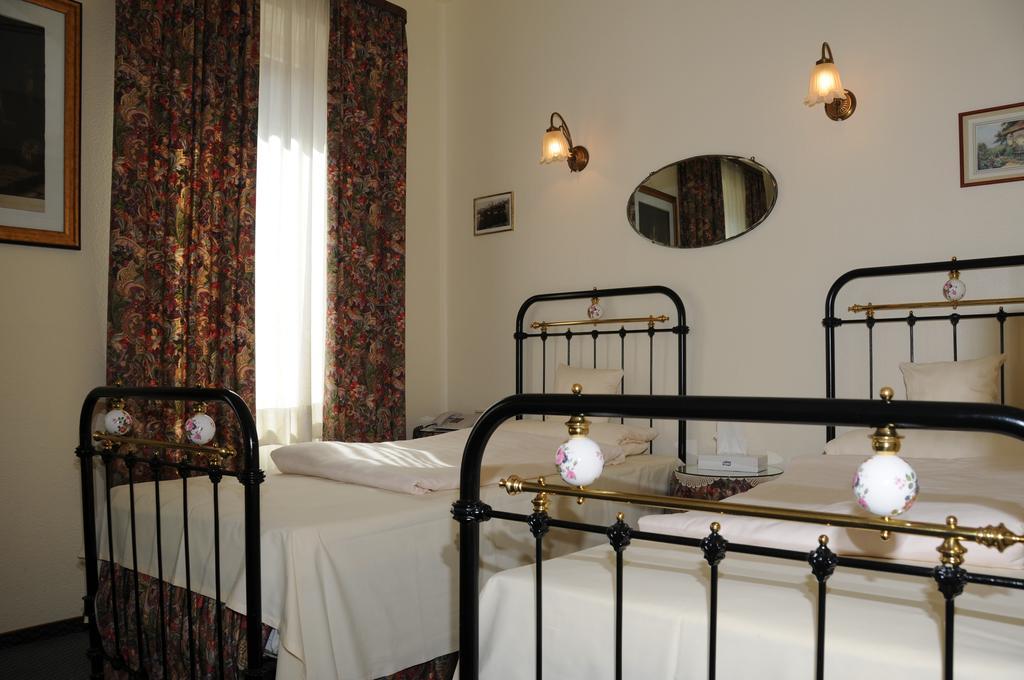 Hotel Admiral Wiesbaden Kamer foto