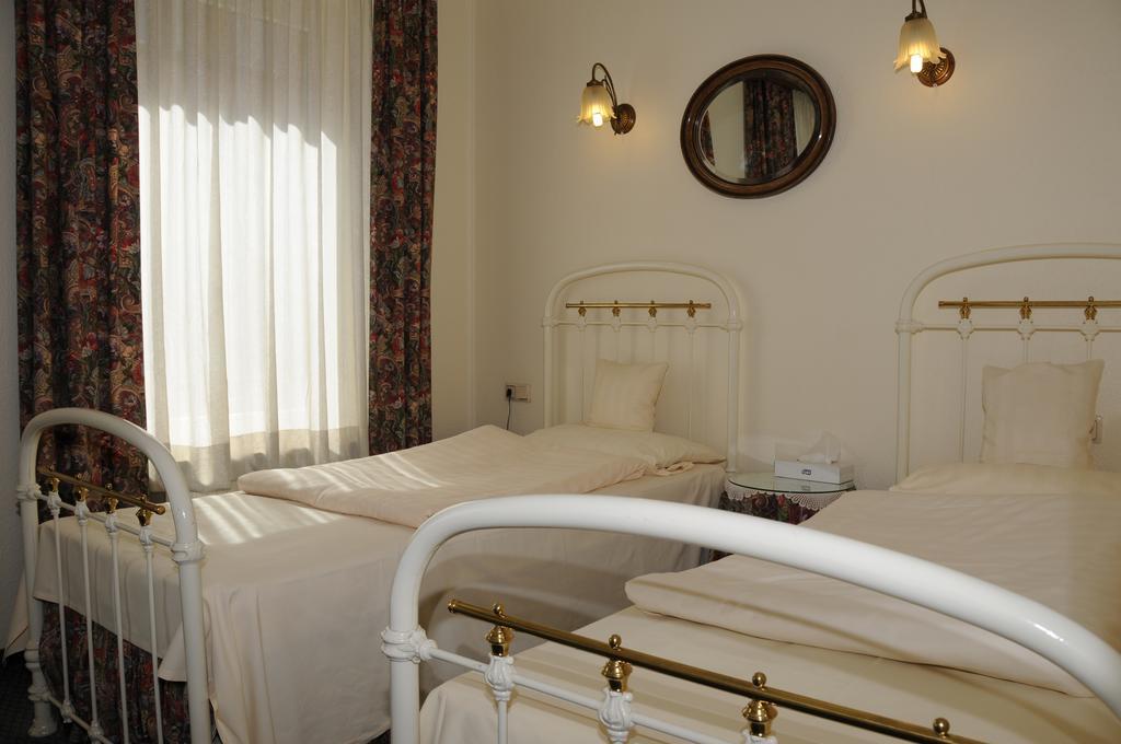 Hotel Admiral Wiesbaden Kamer foto
