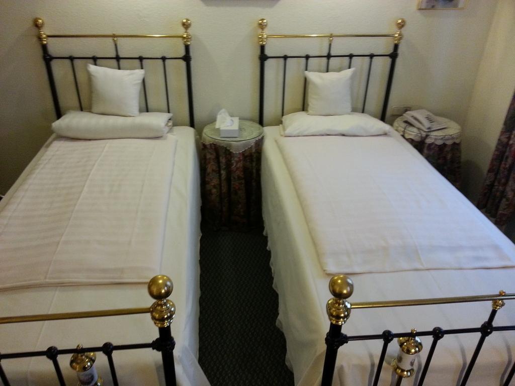 Hotel Admiral Wiesbaden Kamer foto